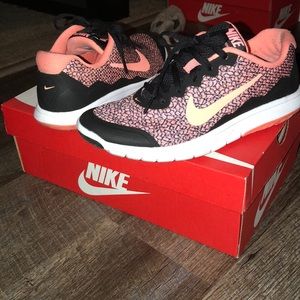 Nike Flex Run Sneakers
